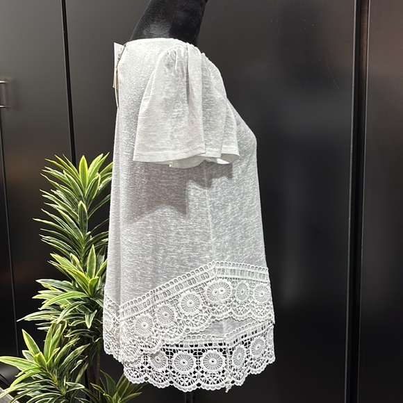 Cupio Blush Crocheted lace look double hemline,butterfly short sleeve,scoop neck - Picture 6 of 10